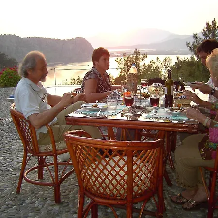 Guest house Villa Gokbel 3*